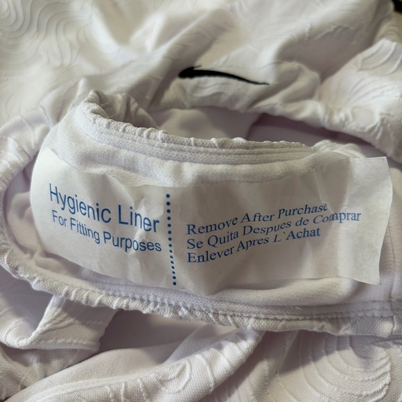 Nike V-Neck Jacquard One Piece Swimsuit NWT size Medium White Bathing Suit - Picture 9 of 15